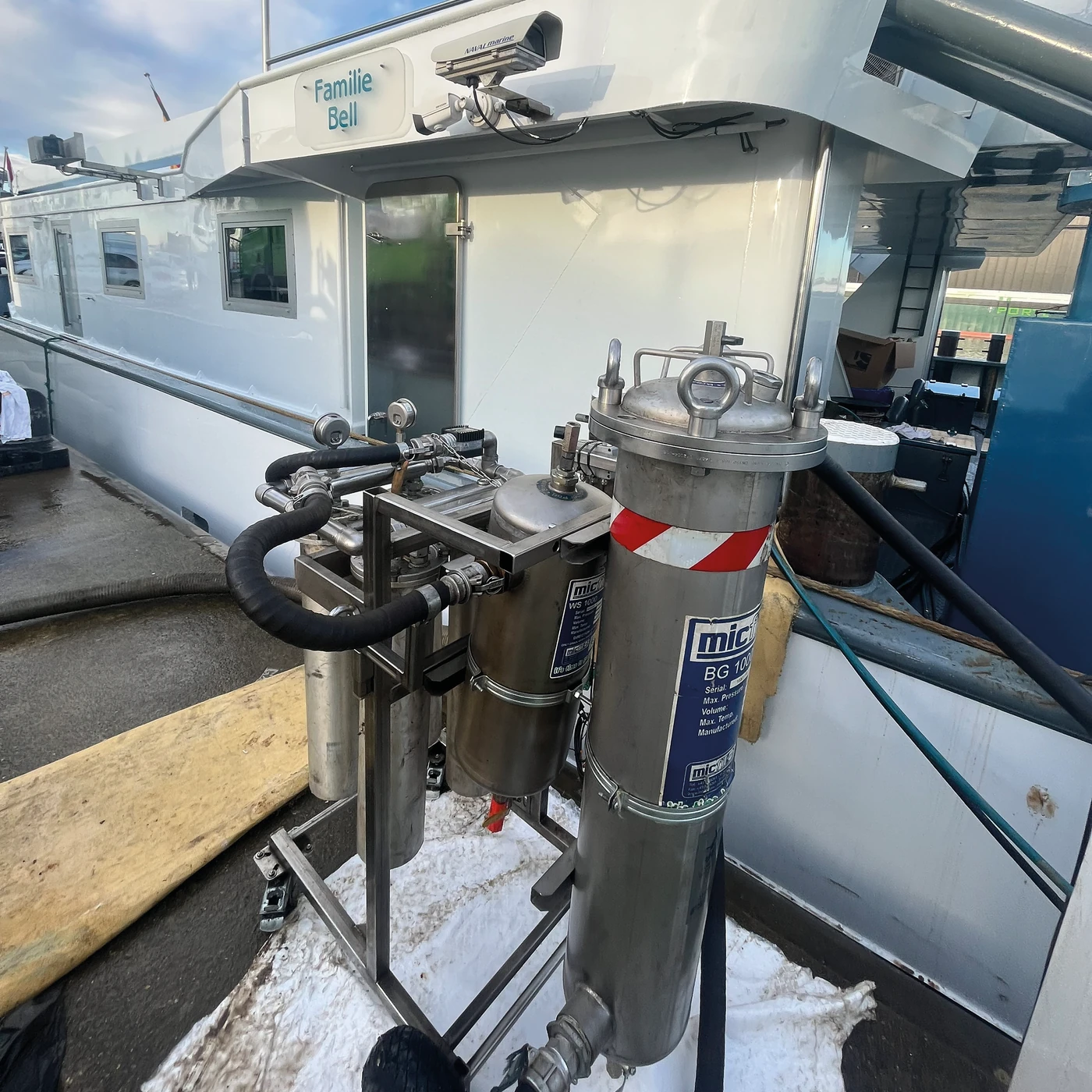 micfil-banner-huren-vierkant Mobiele Micfil-filterunit bij een schip
