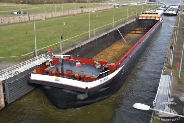Binnenvaartschip MS Orchila